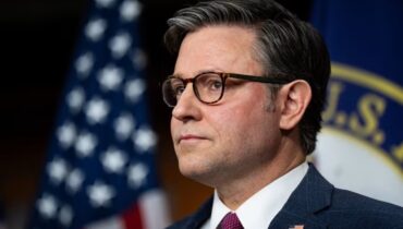 യുഎസ് വമ്പൻ പ്രതിസന്ധിയിലേക്ക് നീങ്ങുന്നു, റിപ്പബ്ലിക്കൻ പാർട്ടിക്കുള്ളിൽ ഭിന്നത രൂക്ഷം; ‘ഒബാമകെയറി’ൽ ഡെമോക്രാറ്റുകൾക്കൊപ്പം ചേർന്ന് നീക്കം