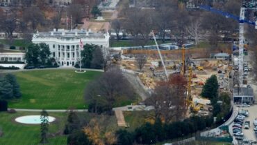 പ്രസിഡന്‍റ് ട്രംപിന്‍റെ സുരക്ഷയെ പോലും ബാധിക്കും, കോടതിയെ അറിയിച്ച് സീക്രട്ട് സർവീസ്; ബോൾറൂം നിർമ്മാണത്തിൽ വിവാദം