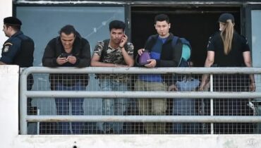 പ്ലാൻ എന്ത്? അവധി ദിവസങ്ങളിൽ ഹാജരാകാൻ അഫ്ഗാൻ പൗരന്മാർക്ക് നോട്ടീസ്; അഭയാർത്ഥികൾക്കെതിരെ നടപടി ശക്തമാക്കി ട്രംപ് ഭരണകൂടം