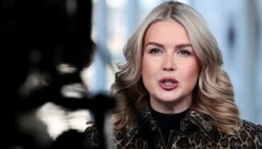 സന്തോഷ വാർത്ത അറിയിച്ച് വൈറ്റ് ഹൗസ് പ്രസ് സെക്രട്ടറി കരോലിൻ ലീവിറ്റ് രണ്ടാമതും ഗർഭിണി ആണെന്ന് വെളിപ്പെടുത്തൽ, ‘ദൈവത്തിന് നന്ദി’