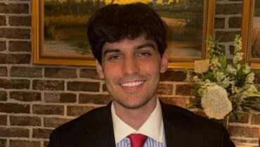 വീണ്ടും ഇന്ത്യക്കാരെ പുച്ഛിച്ചും പരിഹസിച്ചും നിക്കി ഹേലിയുടെ മകൻ; എച്ച്-1ബി വിസ പൂർണമായും നിരോധിക്കണമെന്ന് നളിൻ ഹേലി