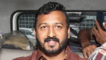 രാഷ്ട്രീയ ജീവിതം തകർക്കാനുള്ള ഗൂഢാലോചനയെന്ന് രാഹുൽ, കടുത്ത കുറ്റകൃത്യം ചെയ്തെന്ന് പ്രോസിക്യൂഷൻ, വാദം നീണ്ടത് ഒന്നര മണിക്കൂർ, രാഹുലിന്റെ ‘ഭാവി’ നാളെ അറിയാം