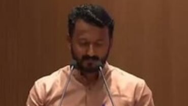 പുറത്താക്കലിൽ ഒതുങ്ങില്ല, എംഎൽഎ സ്ഥാനം രാജി വെപ്പിക്കും, രാഹുലിനെതിരെ നിലപാട് കടുപ്പിച്ച് കോൺഗ്രസ്; സ്പീക്കർക്ക് കത്ത് നൽകുന്നതടക്കം ആലോചനയിൽ