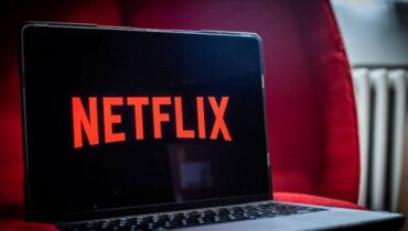 ഹോളിവുഡിലെ വിഖ്യാത സ്റ്റുഡിയോ  വാര്‍ണര്‍ ബ്രദേഴ്സിനെ ഏറ്റെടുക്കാന്‍  നെറ്റ്ഫ്ലിക്സ്; ഹാരി പോട്ടറും ഫ്രണ്ട്സും സ്ട്രേഞ്ചര്‍ തിംഗ്സും തുടങ്ങിയവ ഇനി നെറ്റ്ഫ്ലിക്സിലും