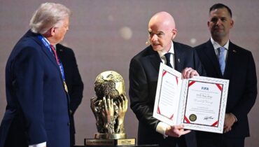 ട്രംപിന് ലോക ഫുട്‌ബോളിന്റെ അംഗീകാരം! ഫിഫ സമാധാന പുരസ്കാരം അമേരിക്കൻ പ്രസിഡന്റിന്; ‘യുദ്ധങ്ങൾ അവസാനിപ്പിക്കാനുള്ള സംഭാവനകൾക്ക് അംഗീകാരം’