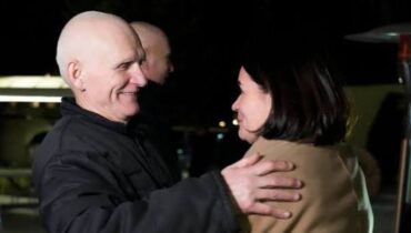 ട്രംപിന്റെ പ്രതിനിധികളുമായി രണ്ടു ദിവസം നീണ്ട ചർച്ച; ഒടുവിൽ ഉപരോധങ്ങളിൽ ഇളവ്, പ്രതിപക്ഷ നേതാക്കൾ ഉൾപ്പെടെ 123 പേരെ മോചിപ്പിച്ച് ബെലാറസ്