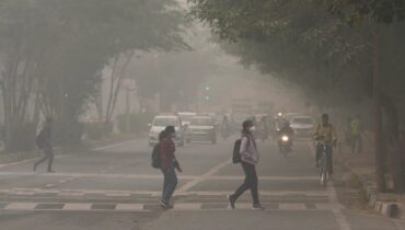 ഡൽഹിയിലെ കടുത്ത വായു മലിനീകരണം: അഞ്ചാം ക്ലാസ് വരെ വിദ്യാർത്ഥികൾക്ക് ഓൺലൈൻ ക്ലാസുകൾ