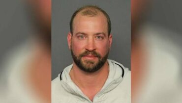 സ്ത്രീകളെ ഡേറ്റിങ്ങിനിടെ മയക്കുമരുന്ന് നൽകി കാർഡിയോളജിസ്റ്റ് പീഡിപ്പിച്ചു; ടിൻഡർ, ഹിഞ്ച് ഡേറ്റിങ് ആപ്പുകളുടെ മാതൃകമ്പനിയായ മാച്ച് ഗ്രൂപ്പിനെതിരെ  കേസ്