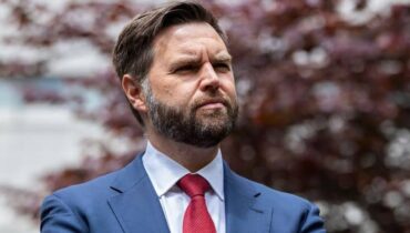 H-1B വിസ നിയന്ത്രണങ്ങളെ പിന്തുണച്ച് വാൻസ്; അമേരിക്കക്കാരുടെ തൊഴിൽ അവസരങ്ങൾ ഒഴിവാക്കി ‘കുറഞ്ഞ ചെലവുള്ള മൂന്നാം ലോക ഓപ്ഷനുകൾ’ തേടുന്നത് തെറ്റ്