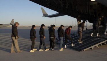 യുഎസിനേക്കാൾ കൂടുതൽ ഇന്ത്യക്കാരെ നാടുകടത്തിയത് സൗദി അറേബ്യ; 2025ൽ ഇതുവരെ തിരിച്ചയച്ചത് 7,019 ഇന്ത്യക്കാരെ