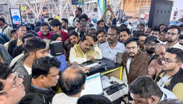 ഡൽഹി, ചെന്നൈ വിമാനത്താവളങ്ങളിൽ നിന്നുള്ള എല്ലാ വിമാനങ്ങളും ഇന്ന് അർദ്ധരാത്രി വരെ റദ്ദാക്കി ഇൻഡിഗോ ; വ്യാപക പ്രതിഷേധവുമായി യാത്രക്കാർ