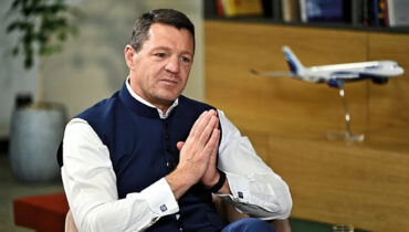 പ്രതിസന്ധി തുടരുന്നതിനിടെ ഇൻഡിഗോ സിഇഒ പീറ്റർ എൽബേഴ്‌സിനെ നീക്കാൻ കേന്ദ്ര നീക്കമെന്ന് റിപ്പോർട്ട്, ഉദ്യോഗസ്ഥരെ വിളിച്ചുവരുത്തി കേന്ദ്രം