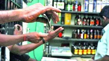 ഇങ്ങനെയുണ്ടോ ചിയേർസ്, ‘വെള്ളമടിയില്‍’ സ്വന്തം റെക്കോര്‍ഡ് തകര്‍ത്ത് മലയാളക്കര! ക്രിസ്തുമസ് കാലത്ത് വിറ്റുപോയത് 332 കോടിയുടെ മദ്യം, സർവകാല റെക്കോർഡ്