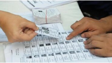 24 ലക്ഷത്തിലേറെ പേരെ ഒഴിവാക്കി, കേരളത്തിൽ എസ്ഐആർ കരട് വോട്ടർ പട്ടിക പ്രസിദ്ധീകരിച്ചു; ജനുവരി 22 വരെ പരാതികൾ നൽകാം