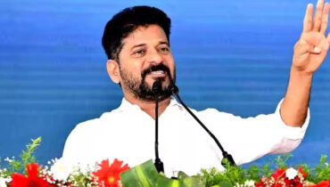 ”അവിവാഹിതർക്ക് ഹനുമാൻ, രണ്ടുതവണ വിവാഹം കഴിച്ചവർക്കും , ചിക്കൻ കഴിക്കുന്നവർക്കും പരിപ്പ് കഴിക്കുന്നവർക്കും വെവ്വേറെ ദൈവങ്ങൾ…” രാഷ്ട്രീയ വിവാദത്തിന് തിരികൊളുത്തി രേവന്ത് റെഡ്ഡി