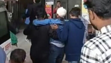 വീണ്ടും ചോര പൊടിഞ്ഞ് ബംഗ്ലാദേശ്; വിദ്യാർത്ഥി നേതാവിൻ്റെ തലയ്ക്ക് വെടിയേറ്റു, അശാന്തി തുടരുന്നു