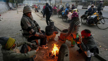 കൊടുംതണുപ്പ് പുതച്ച് രാജ്യ തലസ്ഥാനം; താപനില 7 ഡിഗ്രി സെൽഷ്യസിലേക്ക് താഴ്ന്നു;  ഡൽഹിയിൽ റെഡ് അലർട്ട്