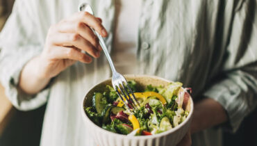 ‘ബ്ലാക്ക് പ്ലാസ്റ്റിക്’ അടക്കമുള്ള വസ്തുക്കളുടെ സാന്നിധ്യം; സാലഡ് ഡ്രെസ്സിംഗ് തിരികെ വിളിച്ച് എഫ് ഡി എ