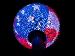 അമേരിക്ക @ 250; ടൈംസ് സ്ക്വയറിൽ ദേശസ്നേഹ നിറങ്ങളോടെ ക്രിസ്റ്റൽ ബോൾ, ആഘോഷങ്ങൾക്ക് ഔദ്യോഗിക തുടക്കമാകുന്നു