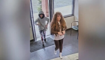 9 വയസ്സുള്ള മകളുമായി യാത്ര പോയി, വെടിവെച്ച് കൊന്ന് യൂട്ടായിലെ വിജനമായ പ്രദേശത്ത് ഉപേക്ഷിച്ചു; അമ്മ അറസ്റ്റിൽ