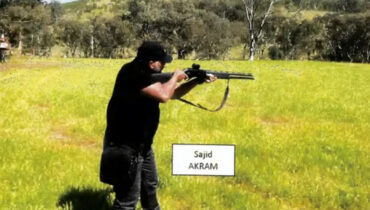 ബോണ്ടായ് ബീച്ചിലെ വെടിവയ്പ്പ് : വെടിയുതിർക്കുന്നതിന് മുമ്പ് തോക്കുധാരികൾ ആൾക്കൂട്ടത്തിലേക്ക് ‘ടെന്നീസ് ബോൾ ബോംബ്’ എറിഞ്ഞതായി വെളിപ്പെടുത്തൽ