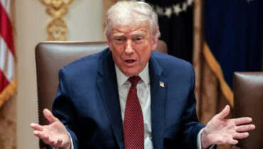 പോരാടുമെന്ന് ട്രംപിന്റെ പ്രതികരണം, പക്ഷേ കാര്യങ്ങൾ എളുപ്പമല്ല; അമേരിക്കയിൽ സൈന്യത്തെ വിന്യസിക്കാനുള്ള ട്രംപിന്റെ നീക്കത്തിന് സുപ്രീം കോടതിയുടെ തിരിച്ചടി