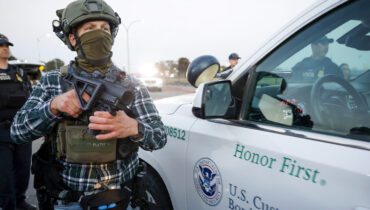 കാനഡയിൽ നിന്ന് യുഎസിലേക്ക് ഇന്ത്യൻ പൗരന്മാരെ കടത്തി; ന്യൂയോർക്ക് യുവതിക്കെതിരെ കേസെടുത്തു; 20 വർഷം വരെ തടവ് ശിക്ഷ ലഭിക്കാവുന്ന കുറ്റം