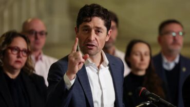 ട്രംപ് ഭരണകൂടത്തിന്‍റെ ചതിക്കുഴിയിൽ വീഴരുതെന്ന് മേയർ ജേക്കബ് ഫ്രേ; മിനിയാപൊളിസിൽ സമാധാനം പാലിക്കാൻ ആഹ്വാനം