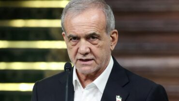 എല്ലാത്തിനും പിന്നിൽ അമേരിക്കയും ഇസ്രയേലും; കുട്ടികളെ തടയണം, കലാപകാരികൾ വിദേശ പരിശീലനം ലഭിച്ചവർ, ന്യായീകരണവുമായി ഇറാൻ പ്രസിഡന്റ് മസൂദ് പെസെഷ്കിയൻ