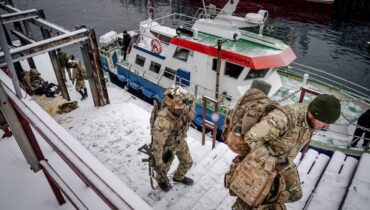 യുഎസിന് മുന്നിൽ മുട്ടുമടക്കില്ലെന്ന് പ്രഖ്യാപനം! ഗ്രീൻലാൻഡിൽ സൈനിക സാന്നിധ്യം ശക്തമാക്കി ഡെന്മാർക്ക്; ആർമി ചീഫ് നേരിട്ട് നേതൃത്വം നൽകും