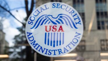 വീഴ്ച വരുത്തിയെന്ന് സമ്മതിച്ച് ട്രംപ് ഭരണകൂടം; 30 കോടിയിലധികം അമേരിക്കക്കാരുടെ വിവരങ്ങൾ ചോർത്തി, പ്രതിക്കൂട്ടിൽ മസ്കിൻ്റെ ഡോജ്