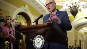 മിനിയാപൊളിസ് വെടിവെയ്പ്പ്: അമേരിക്കയിൽ വീണ്ടും ഗവൺമെന്റ് ഷട്ട്ഡൗൺ ഭീഷണി; ഡിഎച്ച്എസ് ഫണ്ടിംഗിനെതിരെ ഡെമോക്രാറ്റുകൾ ബില്ല് തടയുമെന്ന് പ്രഖ്യാപനം