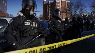 മിനിയാപൊളിസ് വെടിവെയ്പ്പ്: തെളിവുകൾ നശിപ്പിക്കരുതെന്ന് ട്രംപ് ഭരണകൂടത്തിന് കോടതി ഉത്തരവ്; മിനസോട്ടയ്ക്ക് ആദ്യഘട്ട വിജയം