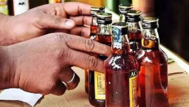 റെയില്‍വേ സ്റ്റേഷന് സമീപമുള്ള ബെവ്‌കോ ഔട്ട്‌ലറ്റുകള്‍ മാറ്റണമെന്ന് റെയില്‍വേ; പറ്റില്ലെന്ന് ബെവ്കോ