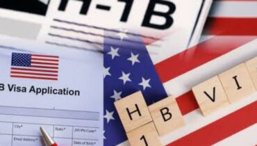 H-1B വിസയുള്ള  ഇന്ത്യൻ യുവാവിനെ നാട്ടിൽ വന്നിരിക്കെ ജോലിയിൽ നിന്ന് പിരിച്ചുവിട്ടു; യുഎസിലേക്ക് തിരികെ പോകുന്നതിന് അടിയന്തര ഉപദേശം തേടി യുവാവ്