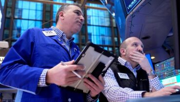 ട്രംപ് ഭരണകൂടം ഫെഡ് ചെയർമാൻ ജെറോം പവലിനെതിരെ ക്രിമിനൽ അന്വേഷണം ആരംഭിച്ചതിന് പിന്നാലെ ഓഹരിവിപണി കുത്തനെ താഴേക്ക്