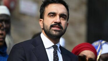 ന്യൂയോർക്ക് സിറ്റി കൗൺസിൽ ജീവനക്കാരനെ ഐസിഇ തടഞ്ഞുവെച്ചതിൽ  രോഷാകുലനായി മംദാനി; മോചനം ആവശ്യപ്പെട്ട് പ്രതിഷേധം