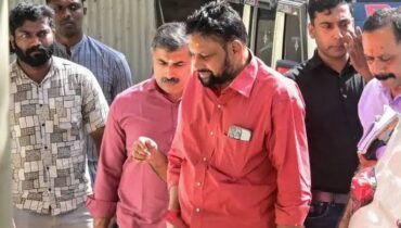 ശബരിമല സ്വർണകൊള്ള; ദ്വാരപാലക ശില്പ കേസിൽ തന്ത്രി കണ്ഠരര് രാജീവരുടെ അറസ്റ്റ് രേഖപ്പെടുത്താൻ വിജിലൻസ് കോടതി അനുമതി