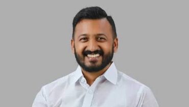 രാഹുൽ മാങ്കൂട്ടത്തിലിന്റെ  മുറി പരിശോധിച്ച് പൊലീസ്; പാലക്കാട്ടെ 2002 മുറിയിൽ മറ്റൊരു ഫോൺ കണ്ടെടുത്തു