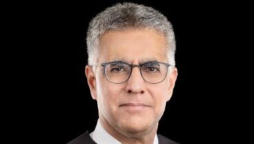 ഇത് ചരിത്ര നിമിഷം! ഇലിനോയ് സുപ്രീം കോടതിയിലെ ആദ്യ ഇന്ത്യൻ അമേരിക്കൻ ജസ്റ്റിസായി സഞ്ജയ് ടി. ടെയിലർ