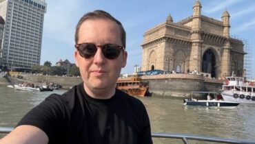 ‘എല്ലാവരും ഒരിക്കല്ലെങ്കിലും സന്ദർശിക്കണം, അതിന്റെ മായാജാലം അനുഭവിക്കാൻ’: ഗേറ്റ്‌വേ ഓഫ് ഇന്ത്യ സന്ദർശിച്ച ശേഷം മുംബൈയെ പ്രശംസിച്ച് യുഎസ് അംബാസഡർ സെർജിയോ ഗോർ