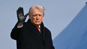 ഒടുവിൽ തീരുവ കാർഡ് ഇറക്കി ട്രംപ് ; ഗ്രീൻലൻഡ് പിടിച്ചടക്കൽ എതിർക്കുന്ന യൂറോപ്യൻ രാജ്യങ്ങൾക്ക് 10% തീരുവ ഏർപെടുത്തി, ഫെബ്രുവരി ഒന്ന് മുതൽ നിലവിൽ വരും