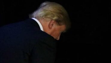 രണ്ടാം വരവിലെ ആദ്യ വർഷത്തിൽ അമേരിക്കൻ ജനതക്ക് നിരാശയോ? ട്രംപ് ഭരണകൂടത്തോട് അതൃപ്തി വർധിക്കുന്നുവെന്ന് ഏറ്റവും പുതിയ സർവ്വേ; ‘തീവ്ര നിലപാടുകളിൽ ജനരോഷം ശക്തം’