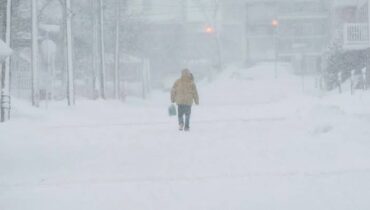യുഎസിൽ അതിശക്തമായ ശൈത്യകാല കാറ്റ് വീശാൻ സാധ്യതയെന്ന് റിപ്പോർട്ടുകൾ; വീടിനുള്ളിൽ തന്നെ കഴിയാനും ശൈത്യകാറ്റിനെ നേരിടാൻ തയ്യാറെടുക്കാനും നിർദ്ദേശം നൽകി അധികൃതർ
