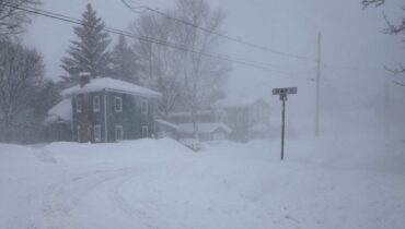 അമേരിക്കയിൽ ശൈത്യകാല കൊടുങ്കാറ്റ് രൂക്ഷം; 8,000-ത്തിലധികം വിമാനങ്ങൾ റദ്ദാക്കി