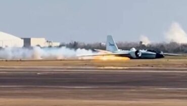 നാസയുടെ ഗവേഷണ വിമാനത്തിന് എമർജൻസി ലാൻഡിങ്; തലനാരിഴയ്ക്ക് രക്ഷപ്പെട്ട് ജീവനക്കാർ