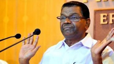 തിരുവഞ്ചൂർ രാധാകൃഷ്ണനെതിരെ ഡിജിറ്റൽ അറസ്റ്റ് ഭീഷണി; മുംബൈ പോലീസിന്റെ പേരിലെത്തിയ ഫോൺ കോളിന് പിന്നിൽ തട്ടിപ്പ് സംഘം, ഡിജിപിക്ക് പരാതി നൽകി