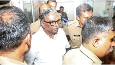 ‘പിത്തളപ്പാളി’ എന്നത് മാറ്റി ‘ചെമ്പ് പാളി’ എന്ന് എഴുതിയത് സ്വന്തം കൈപ്പടയിൽ, ശബരിമല സ്വർണ്ണക്കൊള്ളയിൽ പത്മകുമാർ രേഖകൾ തിരുത്തിയത് മനപൂർവ്വമെന്നും എസ്ഐടി