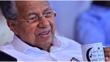 ‘Love you to moon and back’; അതിജീവിതയുടെ വാക്കുകൾ കുറിച്ച കപ്പുമായി മുഖ്യമന്ത്രി, വ്യത്യസ്തമായ ഐക്യദാർഢ്യം സോഷ്യൽ മീഡിയയിൽ വൈറൽ