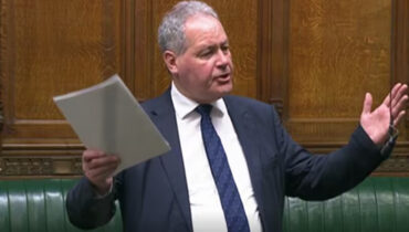 ‘ഹിന്ദുക്കളെ കൊല്ലുന്നു, ക്ഷേത്രങ്ങൾ കത്തിക്കുന്നു’; ബംഗ്ലാദേശ് അക്രമത്തെക്കുറിച്ച് ബ്രിട്ടീഷ് പാർലമെന്റിൽ എംപിയുടെ വിമർശനം, സർക്കാർ യൂനസിനെ സമ്മർദ്ദത്തിലാക്കണമെന്നും ആവശ്യം